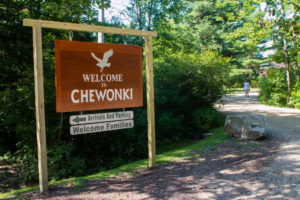 Chewonki welcome sign.